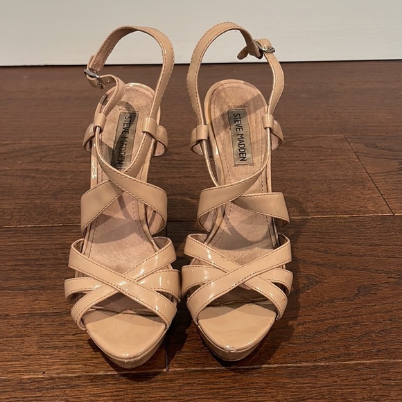 STEVE Madden Beige Patent Leather Sandals Size 8.5 - Picture 2 of 7